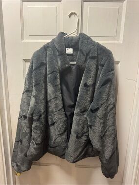 Nike Women’s Gray Plush Teddy Jacket